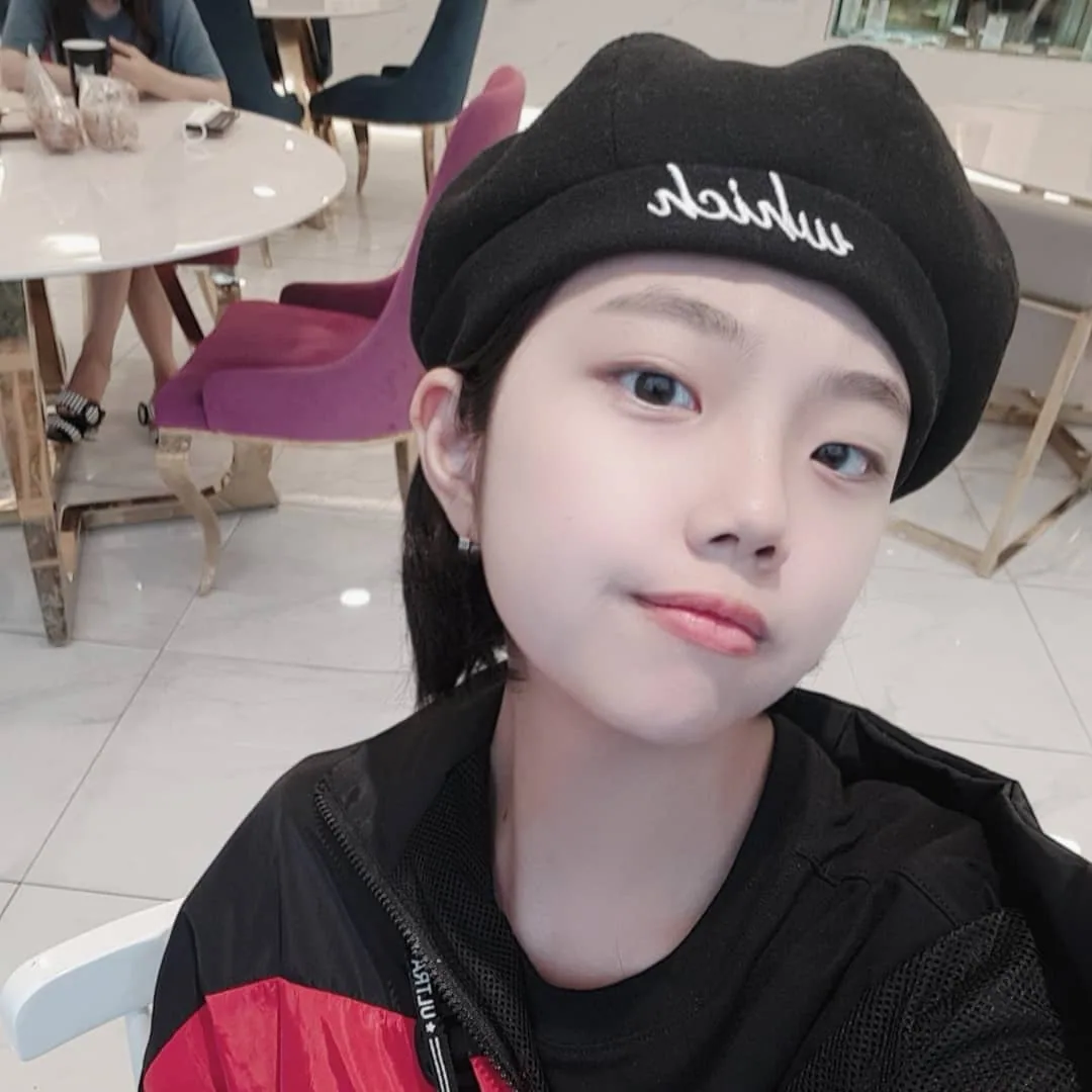 YUJIN, LEE
